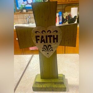 Cross NWOT Wooden Peridot Green w/the Word FAITH in Metal 12”H x 6” W